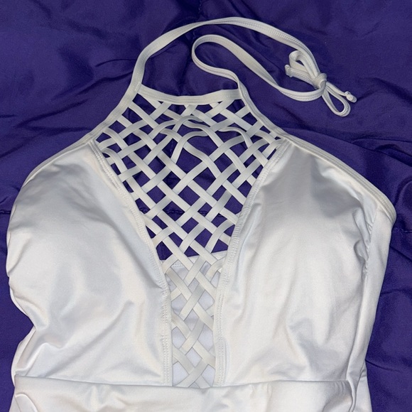 FLASH SALE Kenneth Cole NY swimsuit - Picture 5 of 7